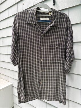 90s vintage men’s Med shirt B & W cross hatched pattern, excellent condition.